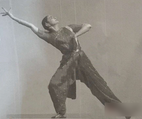 1517499957998013.png 2018年天津美术学院绘画类专业校考速写考题.png